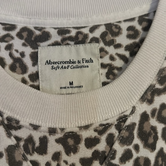 Women’s Abercrombie & Fit Animal Print Sweatshirt size M - Picture 4 of 5
